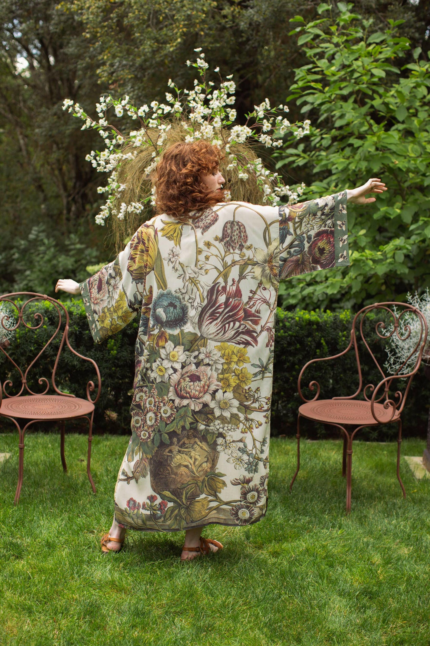 Market of Stars - Love Grows Wild Floral Bamboo Kimono Duster Robe with Bees - Pink Pig