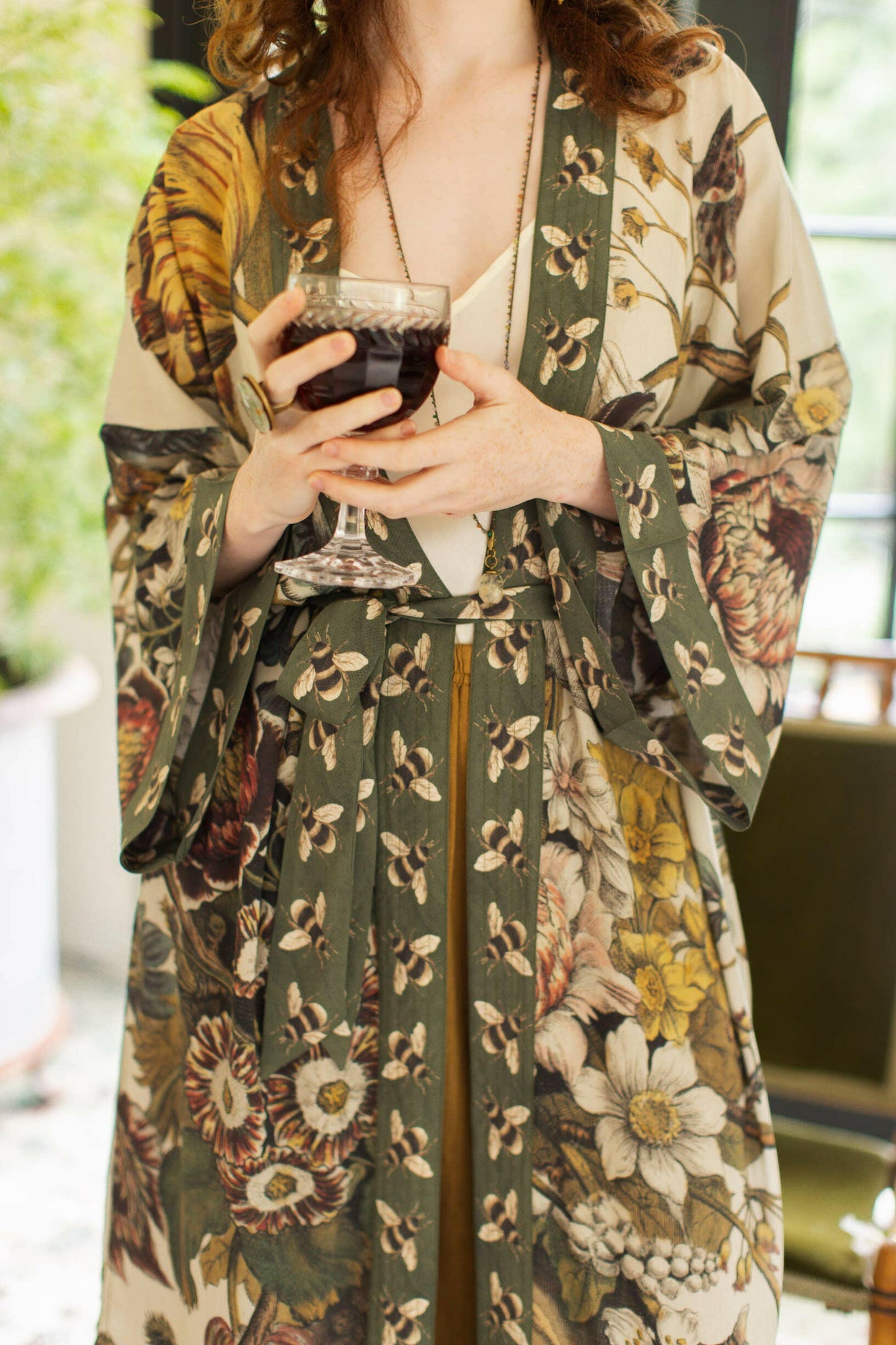 Market of Stars - Love Grows Wild Floral Bamboo Kimono Duster Robe with Bees - Pink Pig