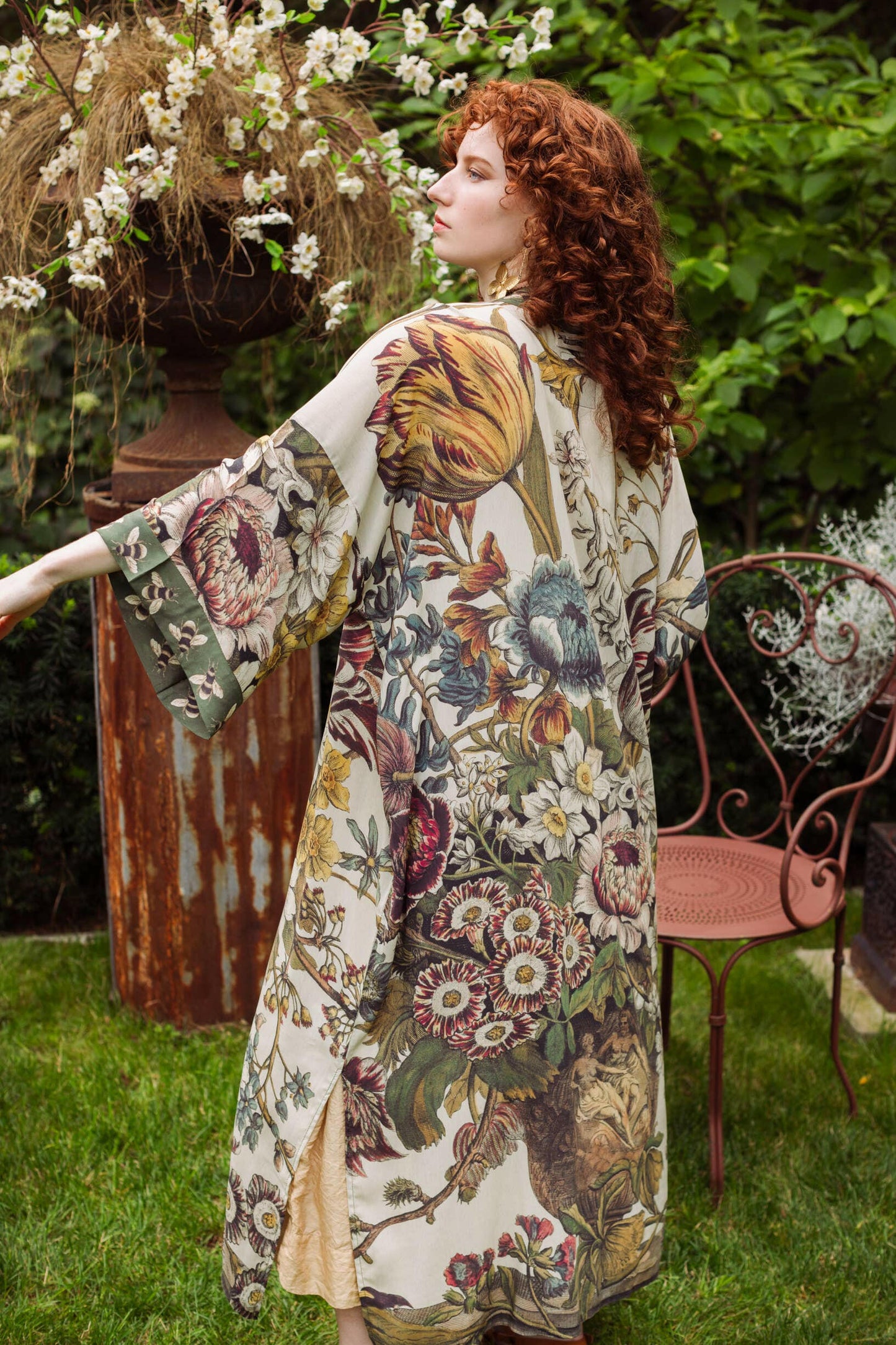 Market of Stars - Love Grows Wild Floral Bamboo Kimono Duster Robe with Bees - Pink Pig