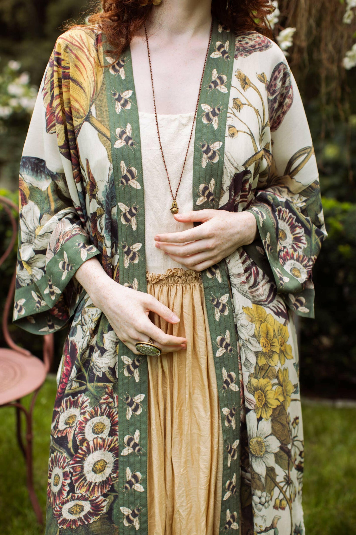 Market of Stars - Love Grows Wild Floral Bamboo Kimono Duster Robe with Bees - Pink Pig