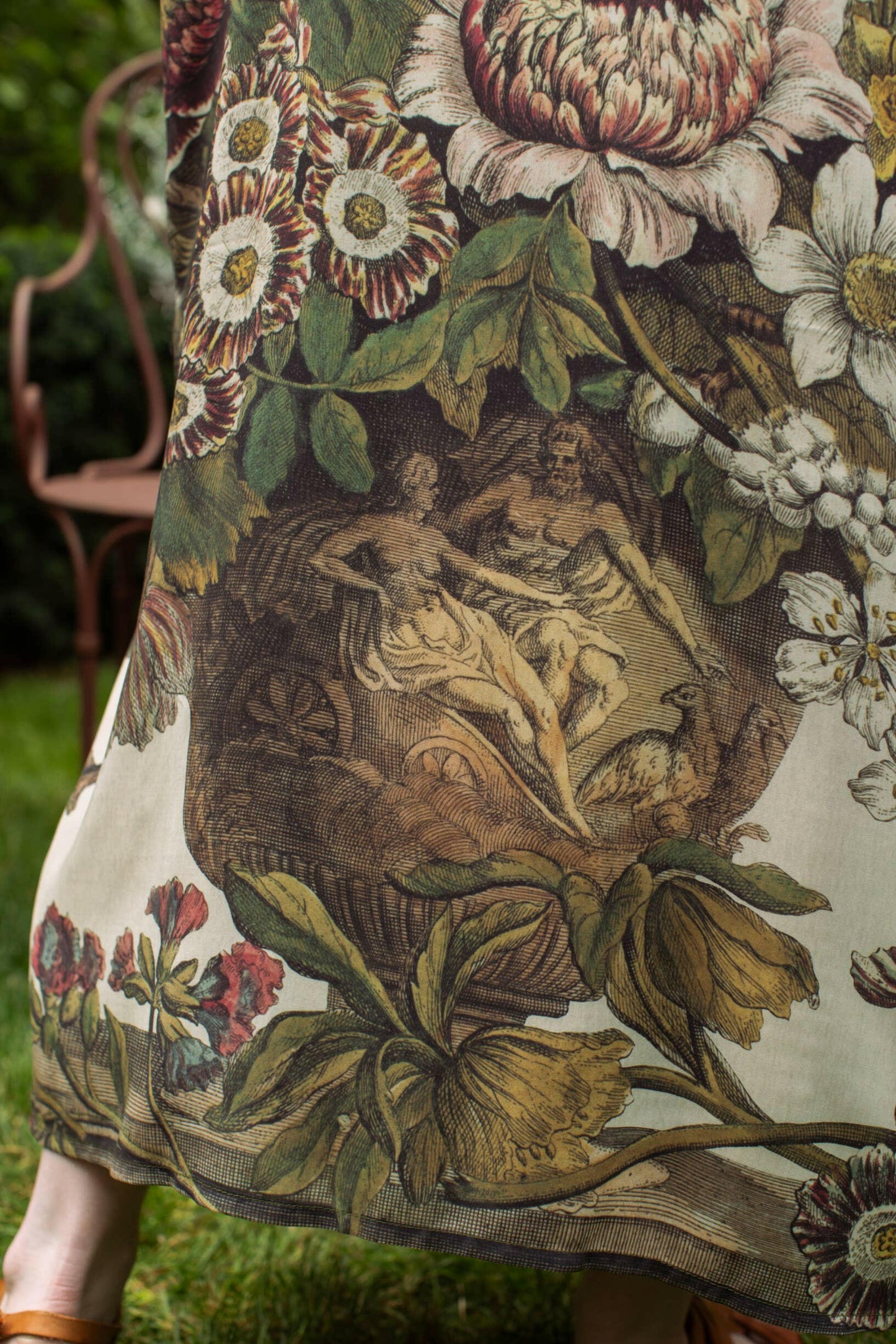 Market of Stars - Love Grows Wild Floral Bamboo Kimono Duster Robe with Bees - Pink Pig