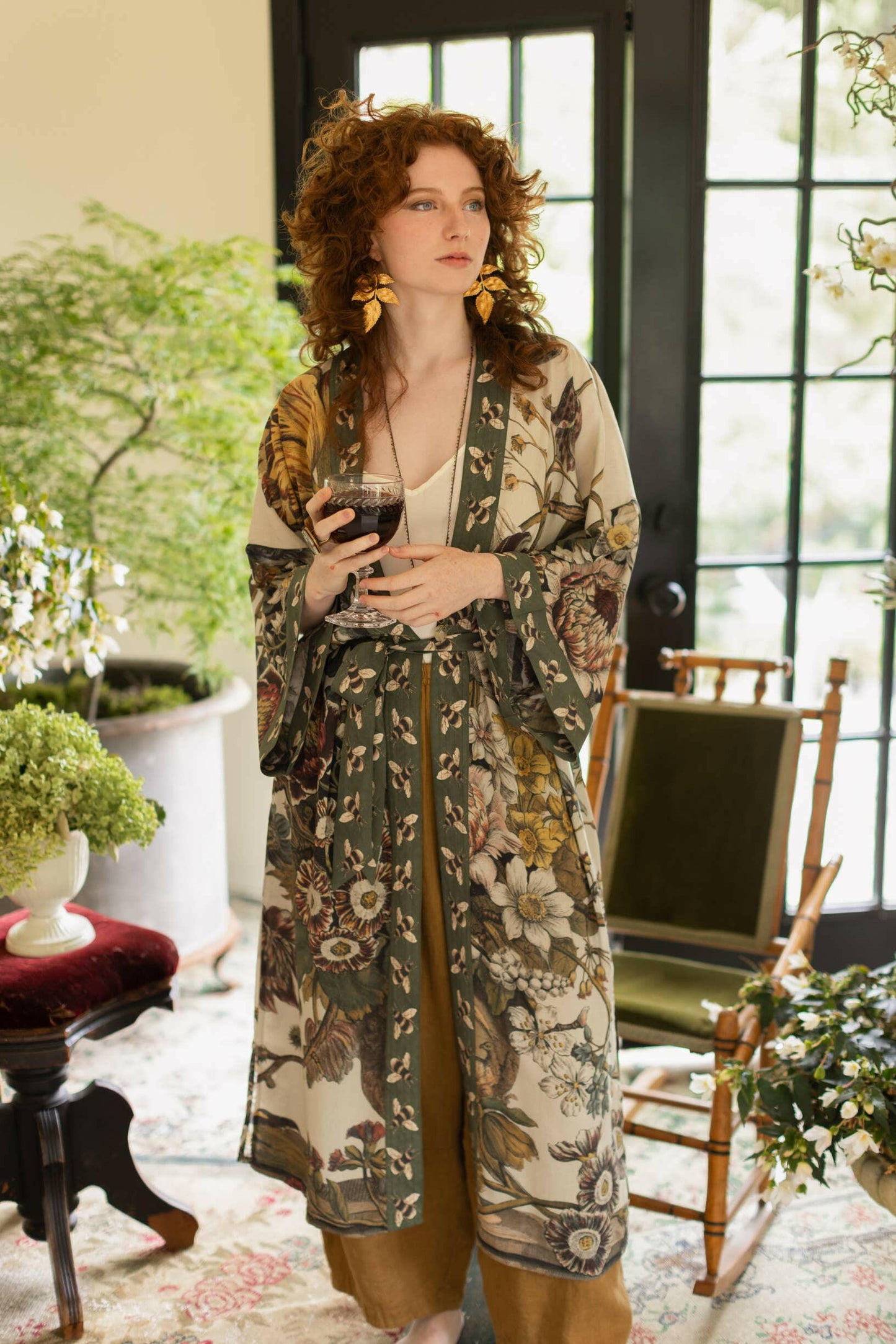 Market of Stars - Love Grows Wild Floral Bamboo Kimono Duster Robe with Bees - Pink Pig