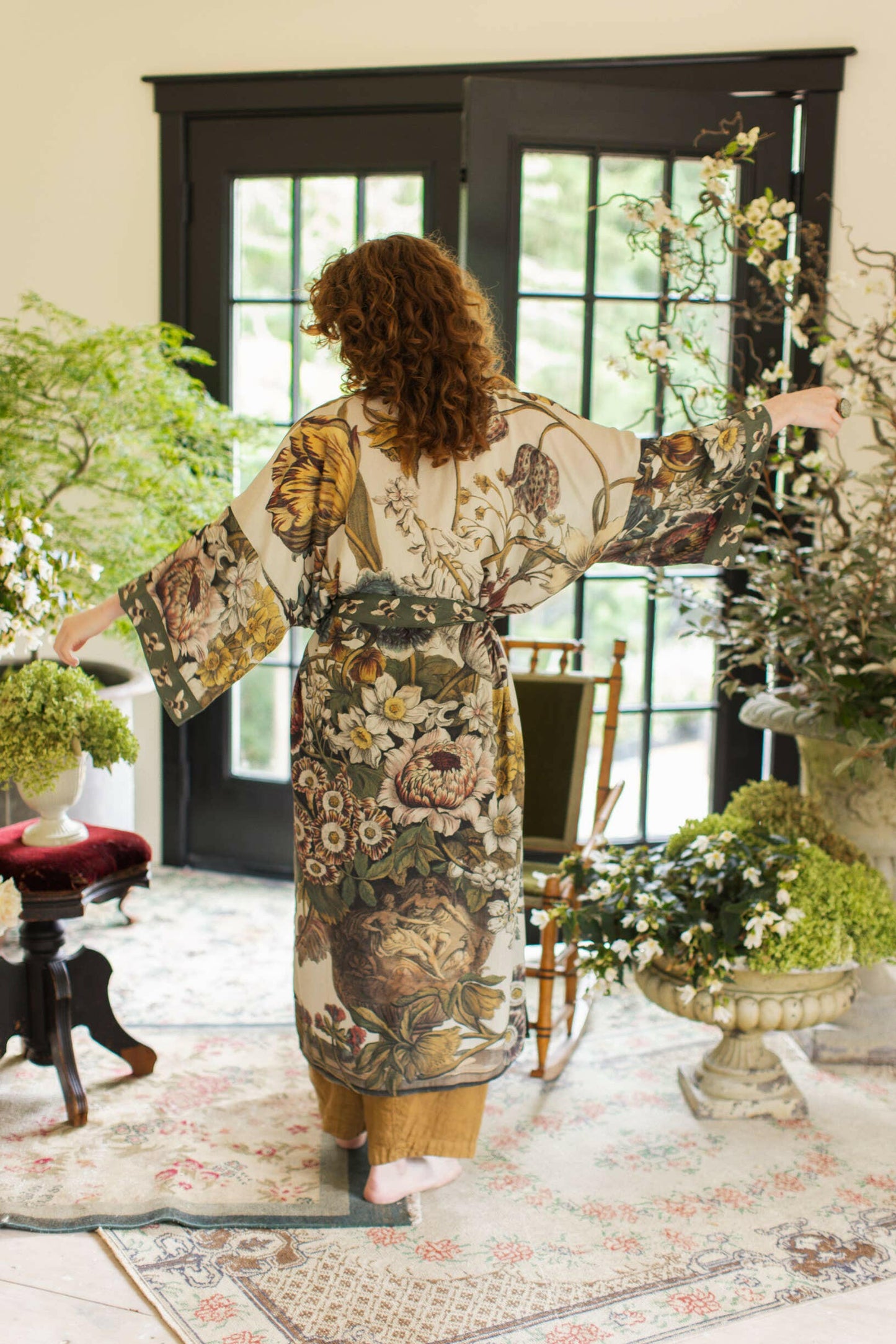 Market of Stars - Love Grows Wild Floral Bamboo Kimono Duster Robe with Bees - Pink Pig