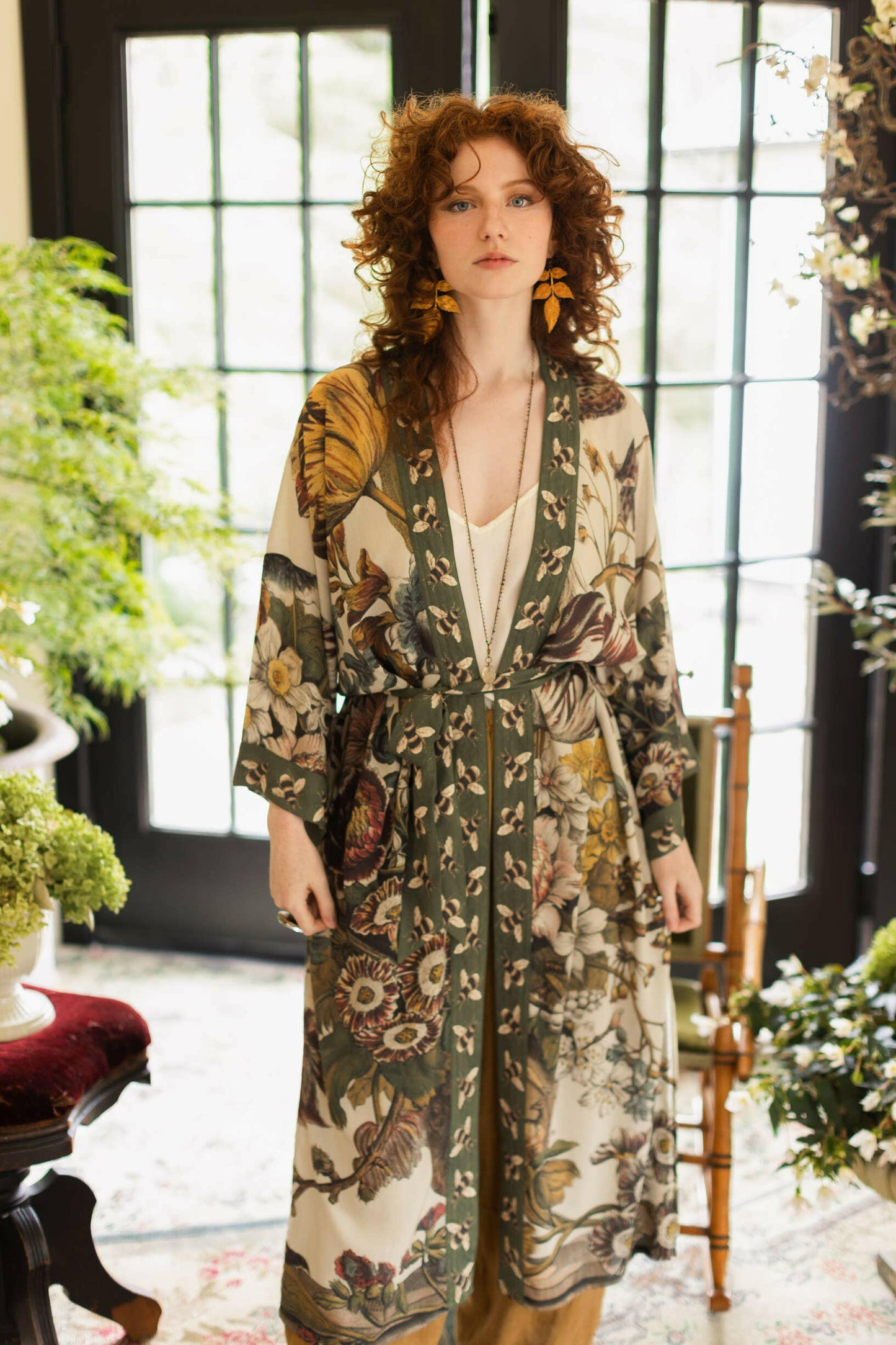 Market of Stars - Love Grows Wild Floral Bamboo Kimono Duster Robe with Bees - Pink Pig