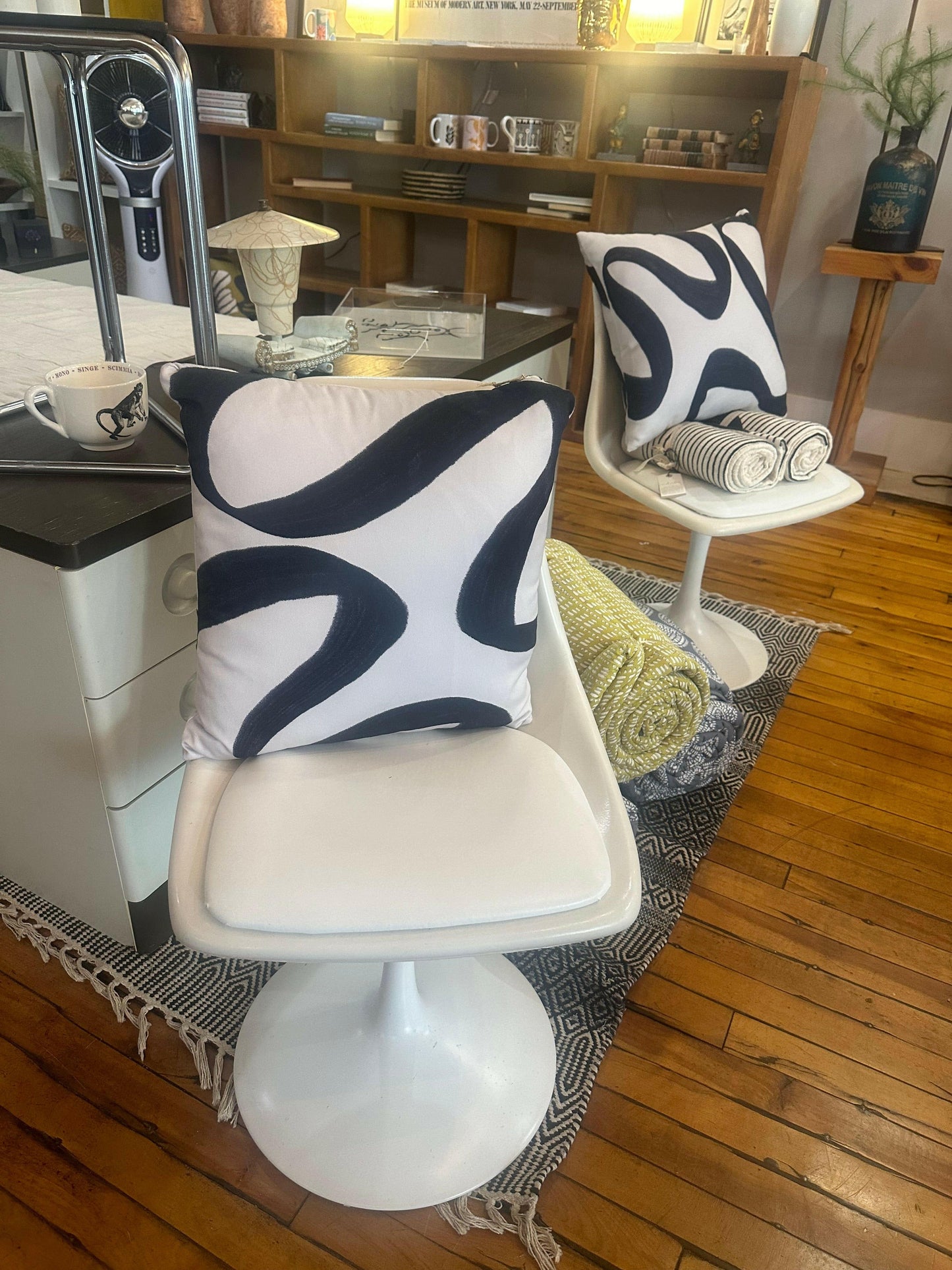MCM White Tulip Chair - Pink Pig