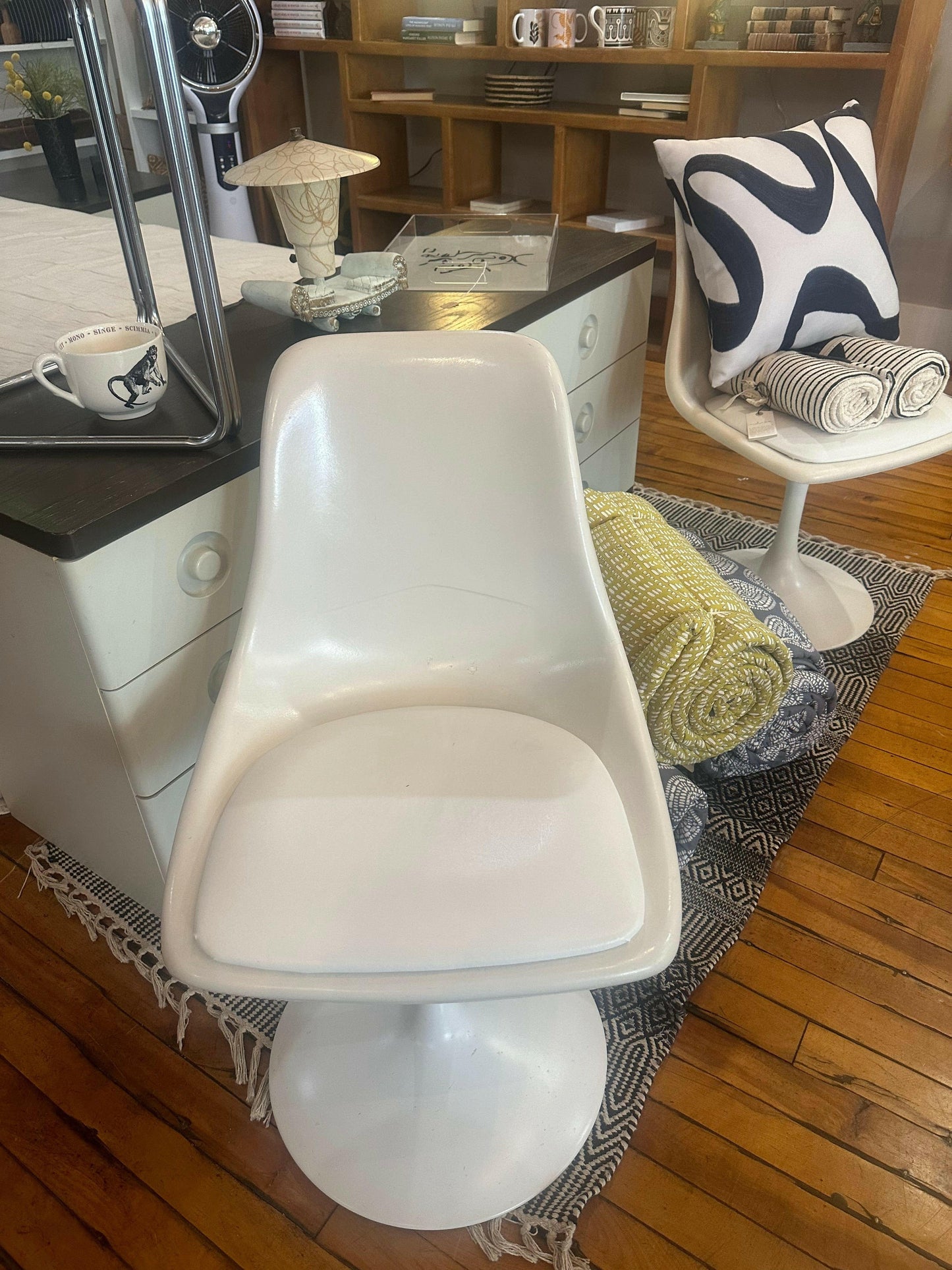 MCM White Tulip Chair - Pink Pig