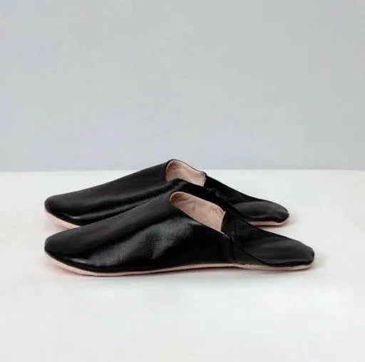 From Where You Should Buy Moroccan Leather Slippers: Online or Offline Market