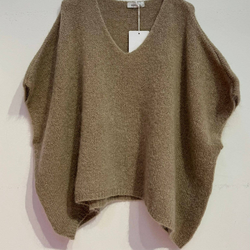 
                  
                    NOELINE - Mohair poncho sweater 7627 - Pink Pig
                  
                