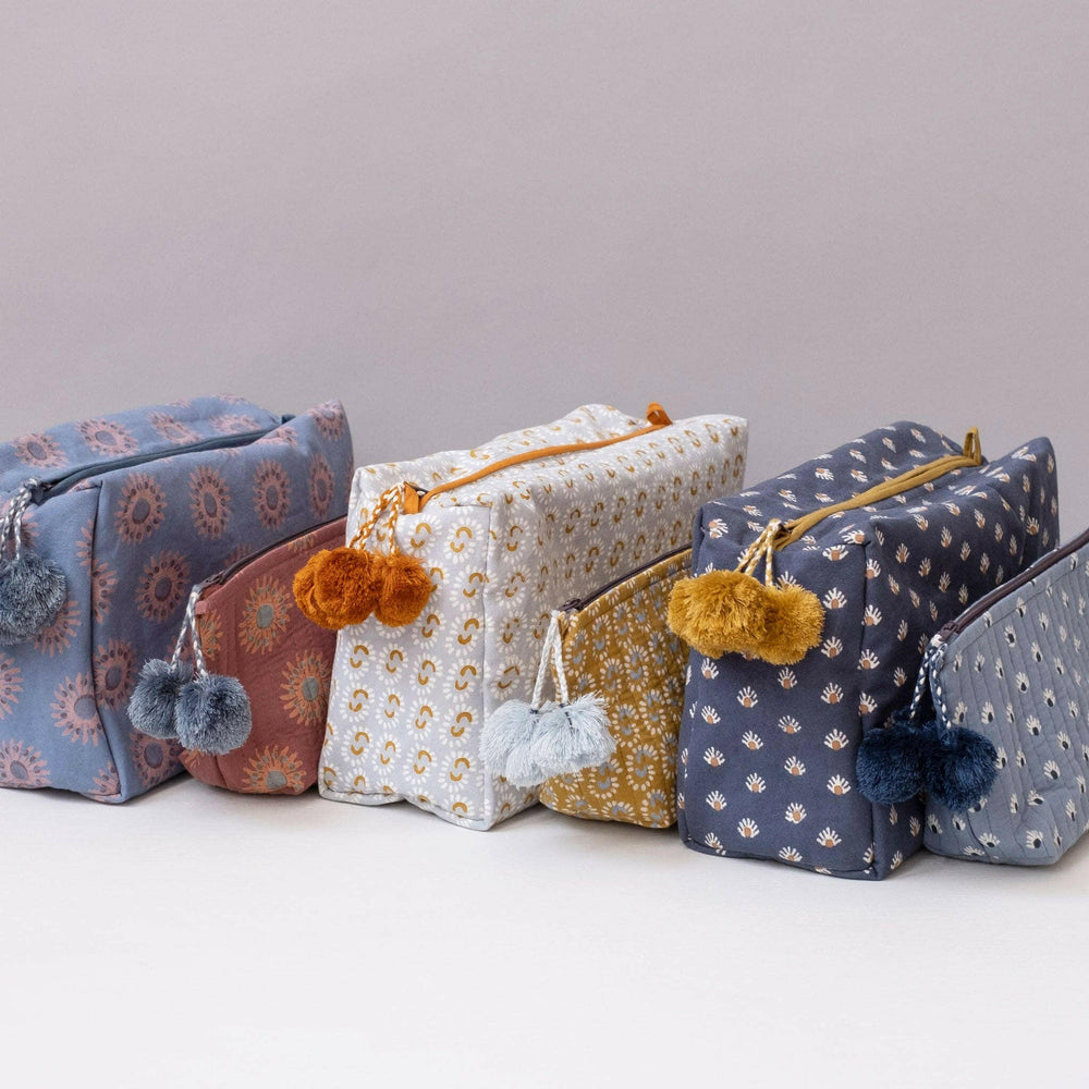 
                  
                    Graymarket Design Sunburst Sky Honey Toiletry Bag for Travel Essentials - Pink Pig
                  
                