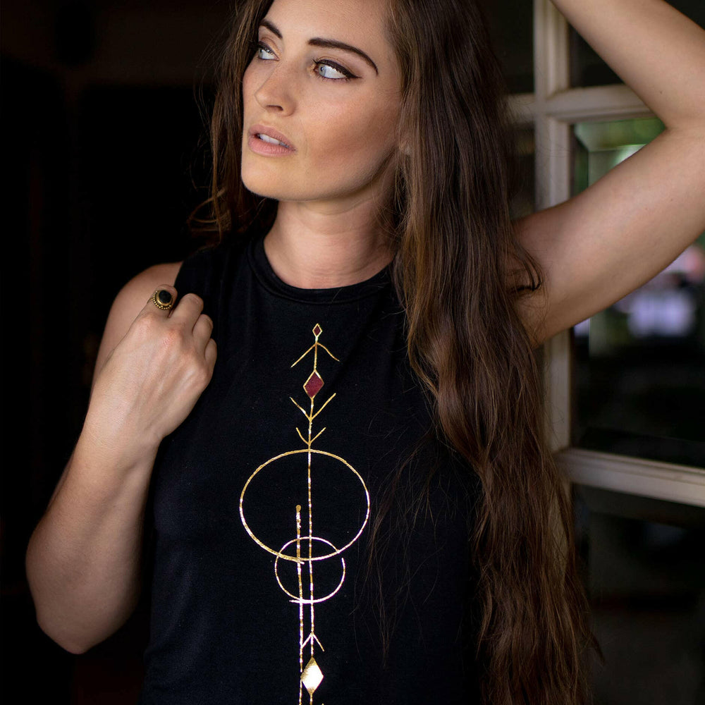 Neoclassics Infinite Sleeveless Top for Women in Gold Foil Abstract Line Drawing - Pink Pig