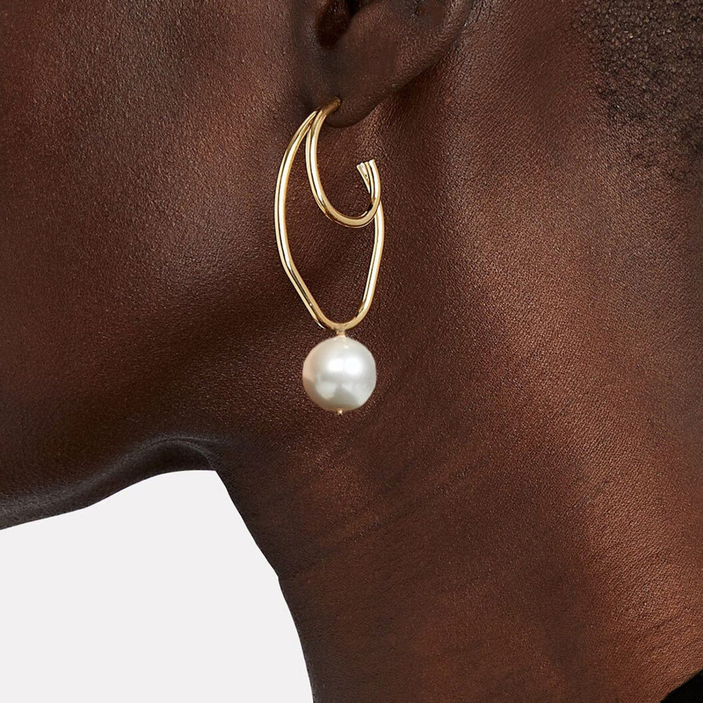 Shashi Barcelona Pearl Earrings - Pink Pig