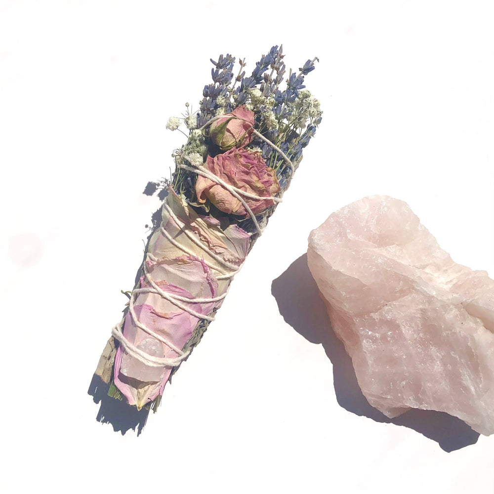 
                  
                    Love Sage Bundle Rose Quartz Cleansing aura & sacred space - Pink Pig
                  
                