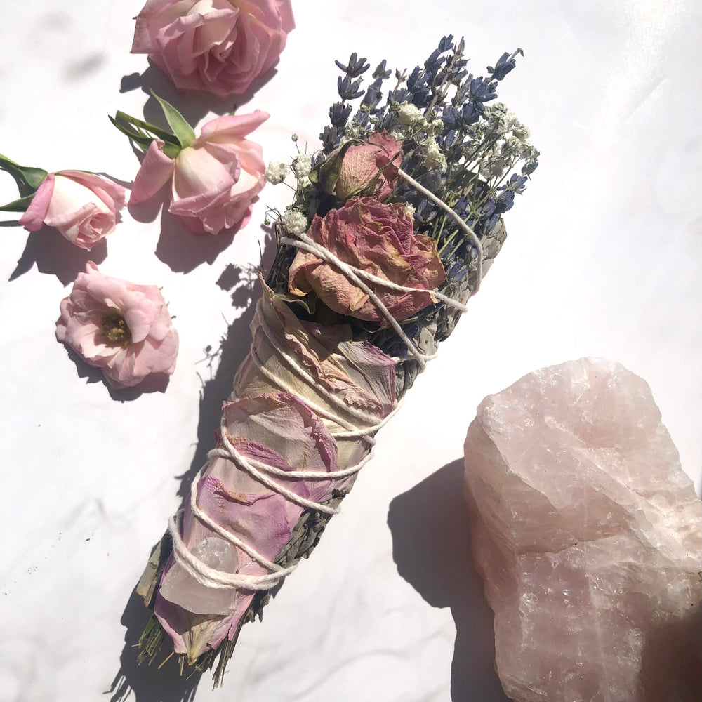 
                  
                    Love Sage Bundle Rose Quartz Cleansing aura & sacred space - Pink Pig
                  
                