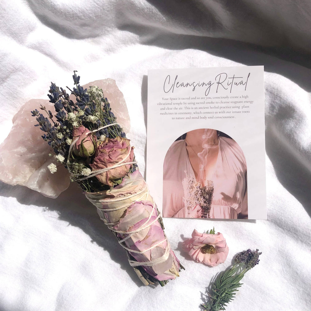 
                  
                    Love Sage Bundle Rose Quartz Cleansing aura & sacred space - Pink Pig
                  
                