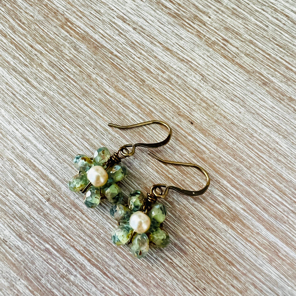 
                  
                    Twist Style - Beach Bloom Crystal Earrings In Celery Green - Pink Pig
                  
                