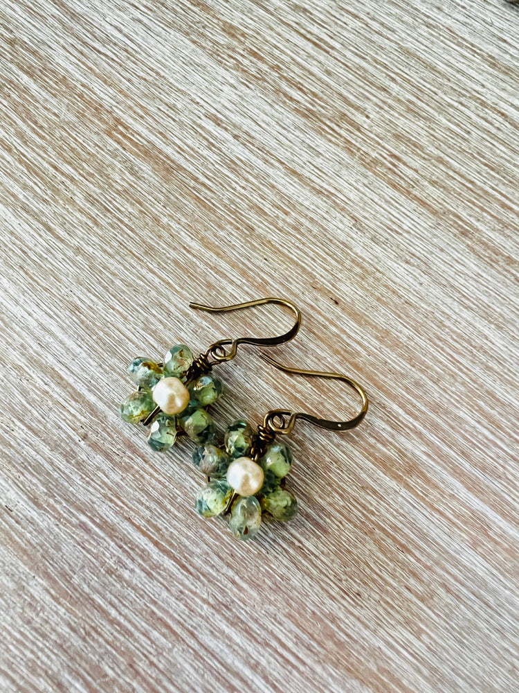 
                  
                    Twist Style - Beach Bloom Crystal Earrings In Celery Green - Pink Pig
                  
                