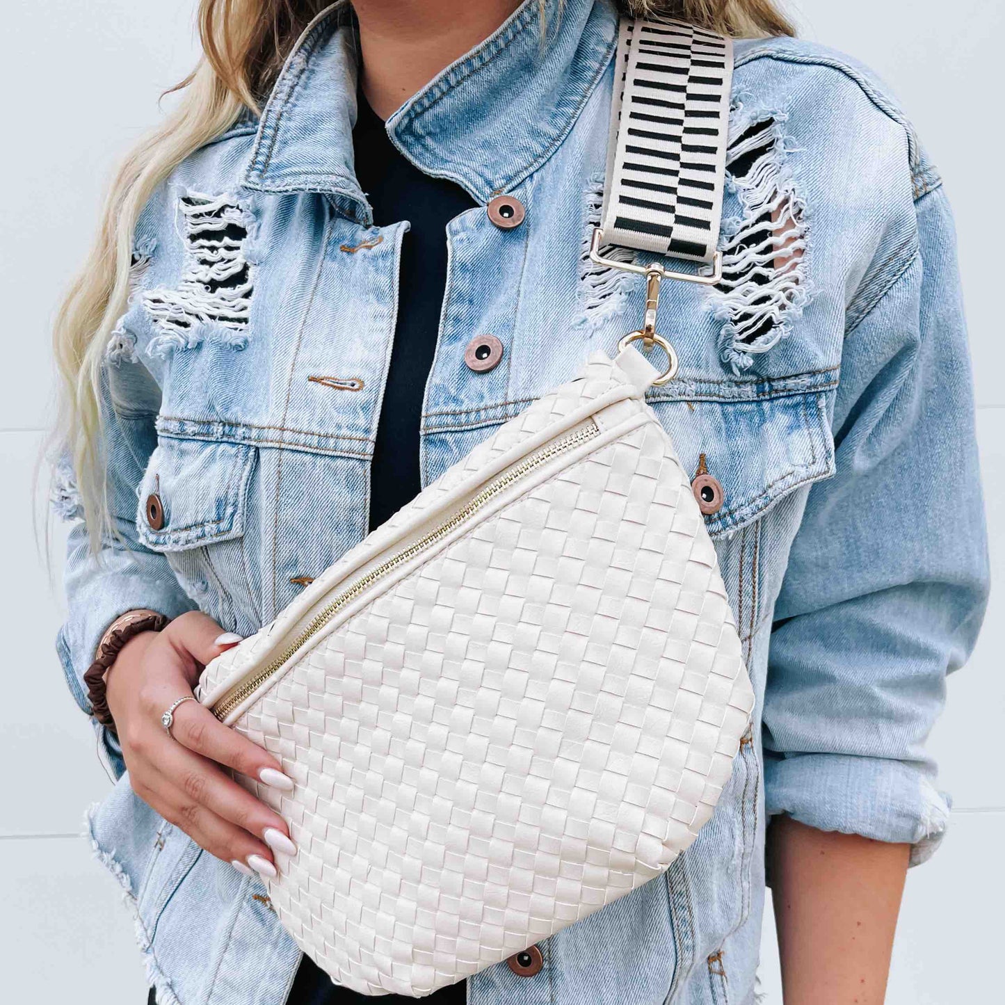 Pretty Simple - White Woven Westlyn Bum Bag - Pink Pig